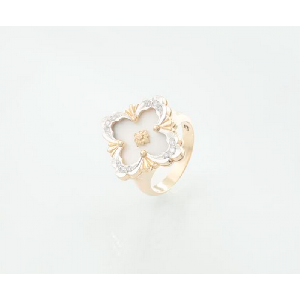  Elegant Floral Motif Gold Ring with Diamond Accents