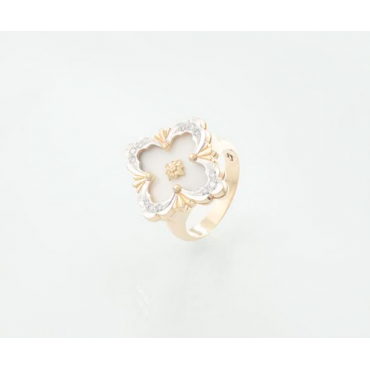  Elegant Floral Motif Gold Ring with Diamond Accents